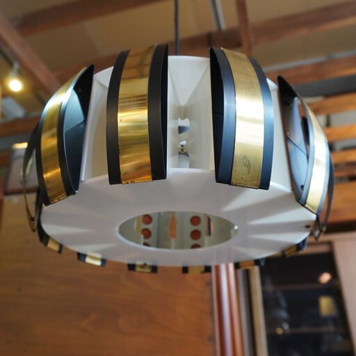 北欧デンマークより入荷した真鍮がアクセントになるヴィンテージ 北欧デンマークより入荷した真鍮がアクセントになるヴィンテージ
