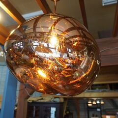 イギリスのインテリアブランドTom Dixon(トムディクソン)のMELT(メルト)ペンダントライト50/ゴールドです。膨らんでいく吹きガラスのような光のオブジェ。モダンでラグジュアリーな天井照明♪DB227