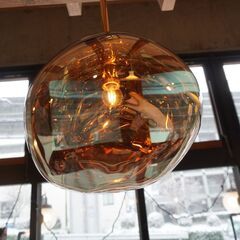 イギリスのインテリアブランドTom Dixon(トムディクソン)のMELT(メルト)ペンダントライト30/ゴールドです。膨らんでいく吹きガラスのような光のオブジェ。モダンでラグジュアリーな天井照明♪DB228