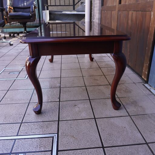 IDC OTSUKA(大塚家具)取扱いのクイーンアン マホガニー材 ローテーブルです。カブリオールレッグが魅力的なクラシカルで洗練された印象のフレンチカントリースタイル リビングテーブル♪DB237