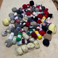 色々な毛糸　新品から使いかけから色々あります。ざっと個数は108...