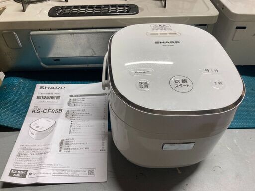 ☆中古￥7,300！【会員価格￥6,000】SHARP　3合ジャー炊飯器　家電　2020年製　KS-CF05B-W型　【BB088】