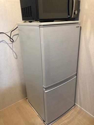【保証期限　2024年付き】36,800円　2019年　シャープ SHARP 冷蔵庫137L  2019年式SJ-D14E-W(白) つけかえどっちもドア 2ドア ホワイト(白)系