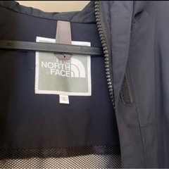 ノースフェイスウインドブレーカー