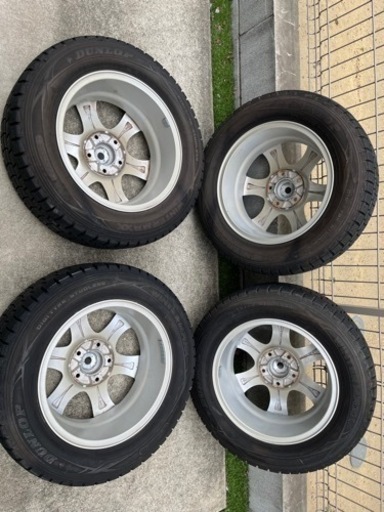 ダンロップスタッドレスタイヤ　195/65R15