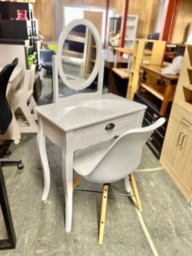 激安‼️ ホワイトドレッサー化粧品台引き出し付き⚜️椅子付き