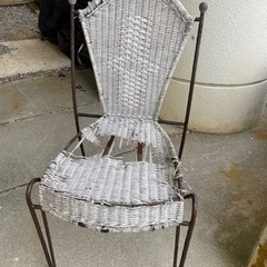鉄製椅子6脚。張り替え必要