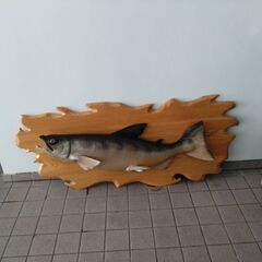 23K143 ジC 委託販売 木彫りの鮭 壁掛け 木製 インテリ...