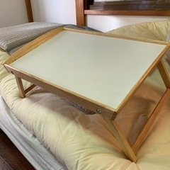 IKEAの折りたたみテーブル