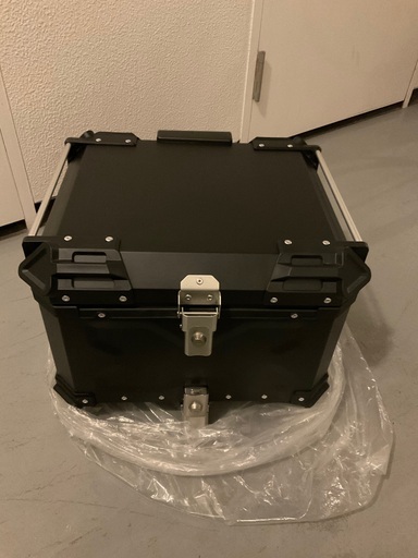 パニアケース　リヤボックス　トップケース