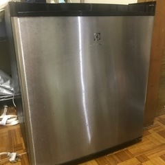小型冷蔵庫（2015年製）