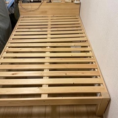 北欧パイン 無垢材 木製ベッドフレーム セミダブル (棚・2口コ...