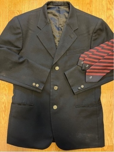 県立 愛川高校 男子制服Ｍサイズの ブレザーとズボン、ネクタイ3本です。
