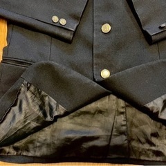 県立 愛川高校 男子制服Ｍサイズの ブレザーとズボン、ネクタイ3本です。
