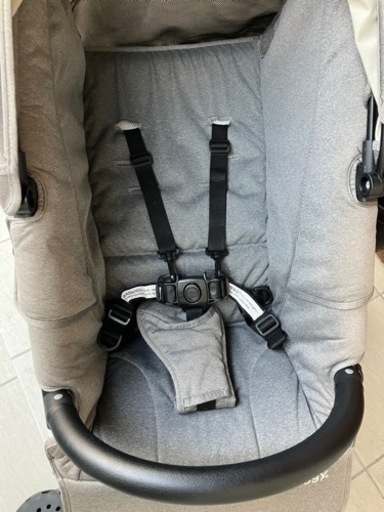 エアバギー グレー 専用レインカバー、水筒入れ、専用頭枕、専用肩