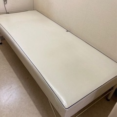 整骨院で使用してたベッドです。