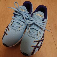 子供用 スニーカー asics 22.5cm 美品