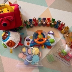 赤ちゃん用おもちゃ、指歯ブラシ、離乳食フィーダーなど