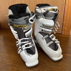 決まりました！SALOMON スキー履　22-23cm