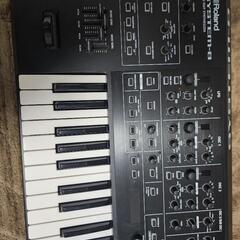 AIRA SYSTEM-8　Rolandシンセサイザー、キーボード