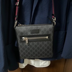 GUCCIメッセンジャーバック、モンクレール ダウン黒