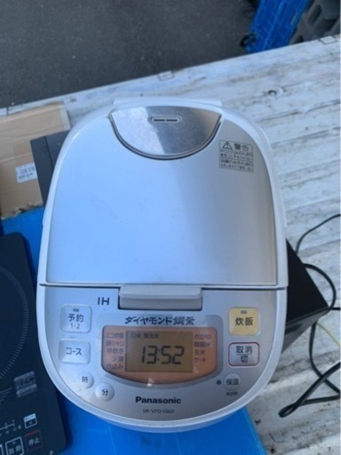 ５km以内配送無料　保証付き   パナソニック(Panasonic) IHジャー炊飯器 SR-VFD1060-W シルバーホワイト