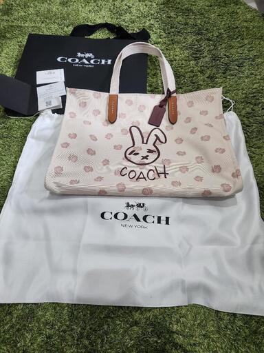 コーチ　トートバッグ　うさぎ　バッグ　coach ルーナー ニュー イヤー トート 42・ラビット