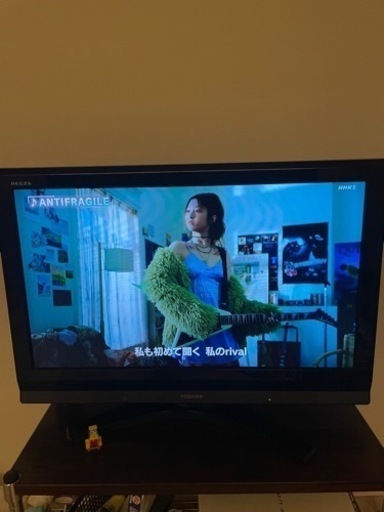 32型東芝レグザ液晶テレビとテレビ台