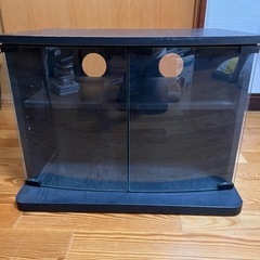 ガラス扉のテレビ台