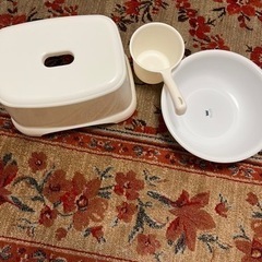 風呂用イス、洗面器、桶/トイレ掃除用ブラシ/ゴミ箱