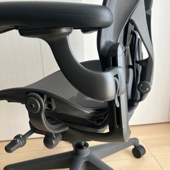 2022年製　アーロンチェア　リマスタード　グラスファイトフレーム　フル装備　Bサイズ