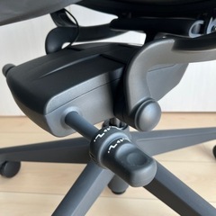 2022年製　アーロンチェア　リマスタード　グラスファイトフレーム　フル装備　Bサイズ