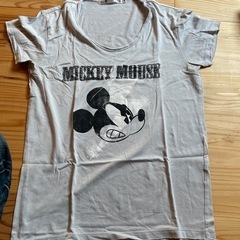 Disney UNIQLOミッキーマウスTシャツ