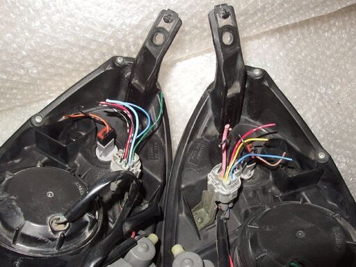 日産E11ノート純正HIDヘッドライト左右 イチコー1758 キセノン