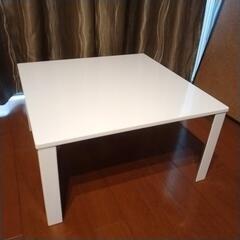 ニトリ製白テーブル