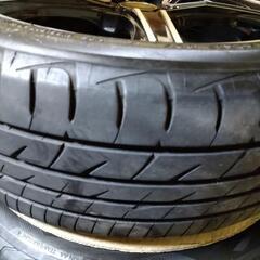 ホイル、タイヤの出品です