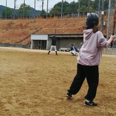 女子選手活躍中。男女混合野球チーム❗ − 広島県