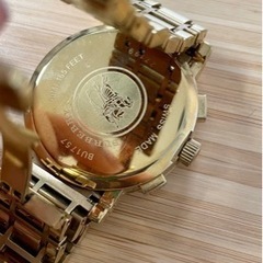 バーバリー　ニューヘリテージ　クロノグラフ　メンズクォーツ　ゴールド