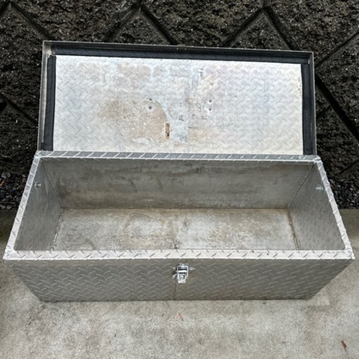 軽トラの荷台などにアルミ縞板製ボックス　工具箱　道具入れ