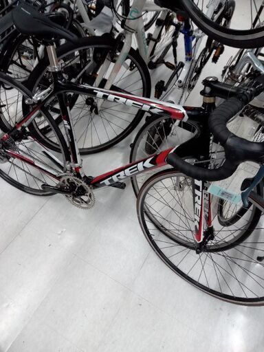 ロードバイク 自転車 赤白黒 TREK 700c