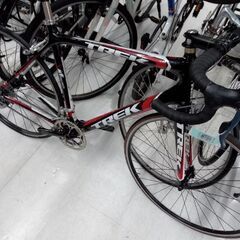 ロードバイク 自転車 赤白黒 TREK 700c