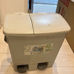 【2/26(日)まで】キッチン用 ペダル式蓋付きゴミ箱
