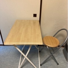 折り畳みテーブル、椅子