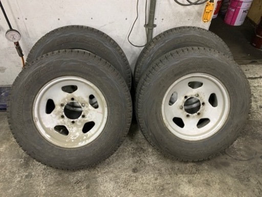 中古ブリヂストンスタッドレスタイヤ215/80R15 節約 