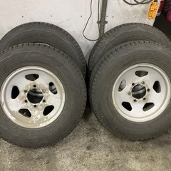 中古ブリヂストンスタッドレスタイヤ215/80R15