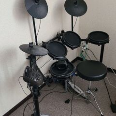 Alessis Nitro Mesh + sticks + stool + headphones