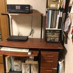中古パソコンデスクとカラーBOX