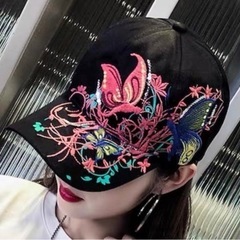 【新品】刺繍入り帽子　黒　フリーサイズ
