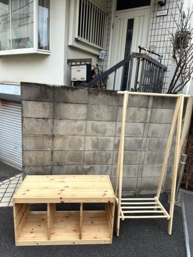 タンスと衣類掛け