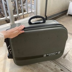 スーツケース、週末旅行用の小型バッグ